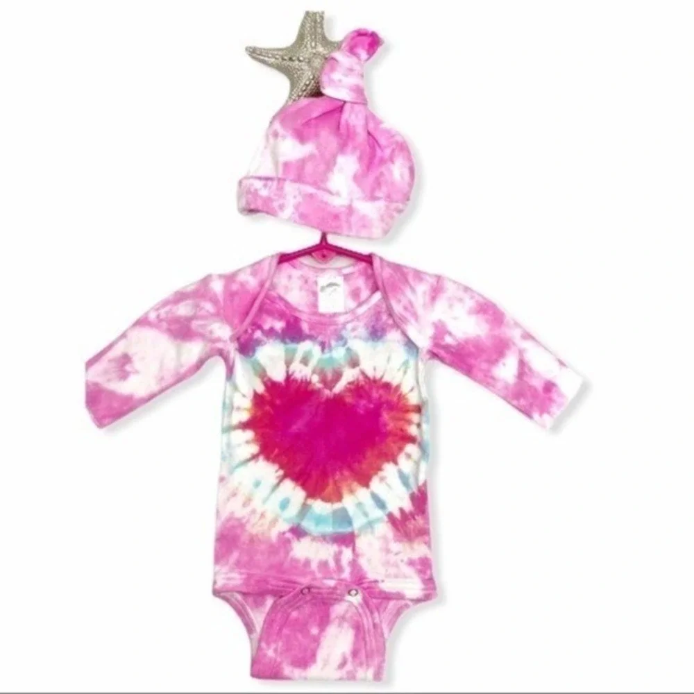 NWT 6 Month Tie Dye Tiny Bundles‎ Heart Bodysuit & Hat